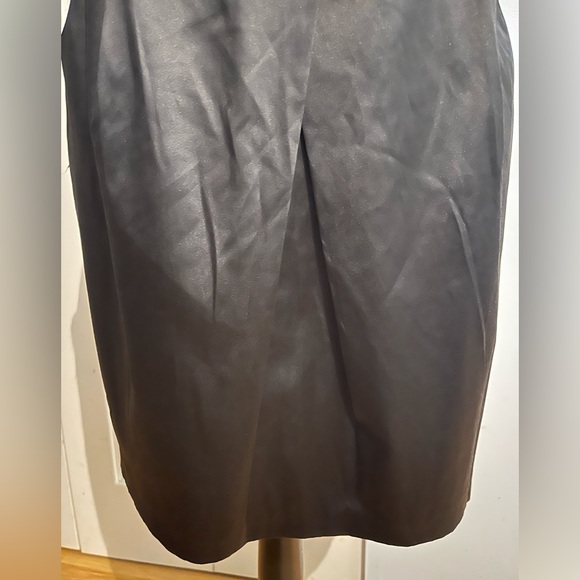 Black satin tulip skirt - Picture 4 of 7